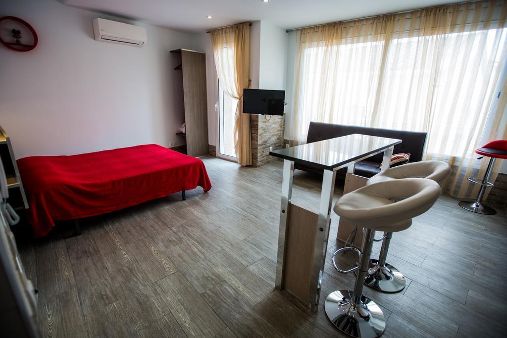 Apartamentos Bcntourism Pineda de Mar Buitenkant foto